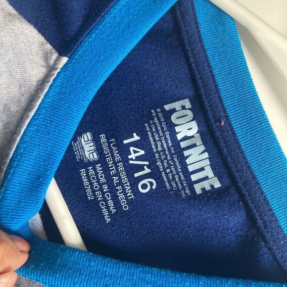 FORTNITE SHIRT SIZE 14-16 - Picture 5 of 8